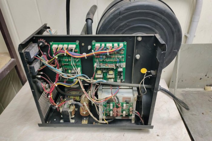 Ремонт сварочного аппарата Сварог MIG 250 (j04)